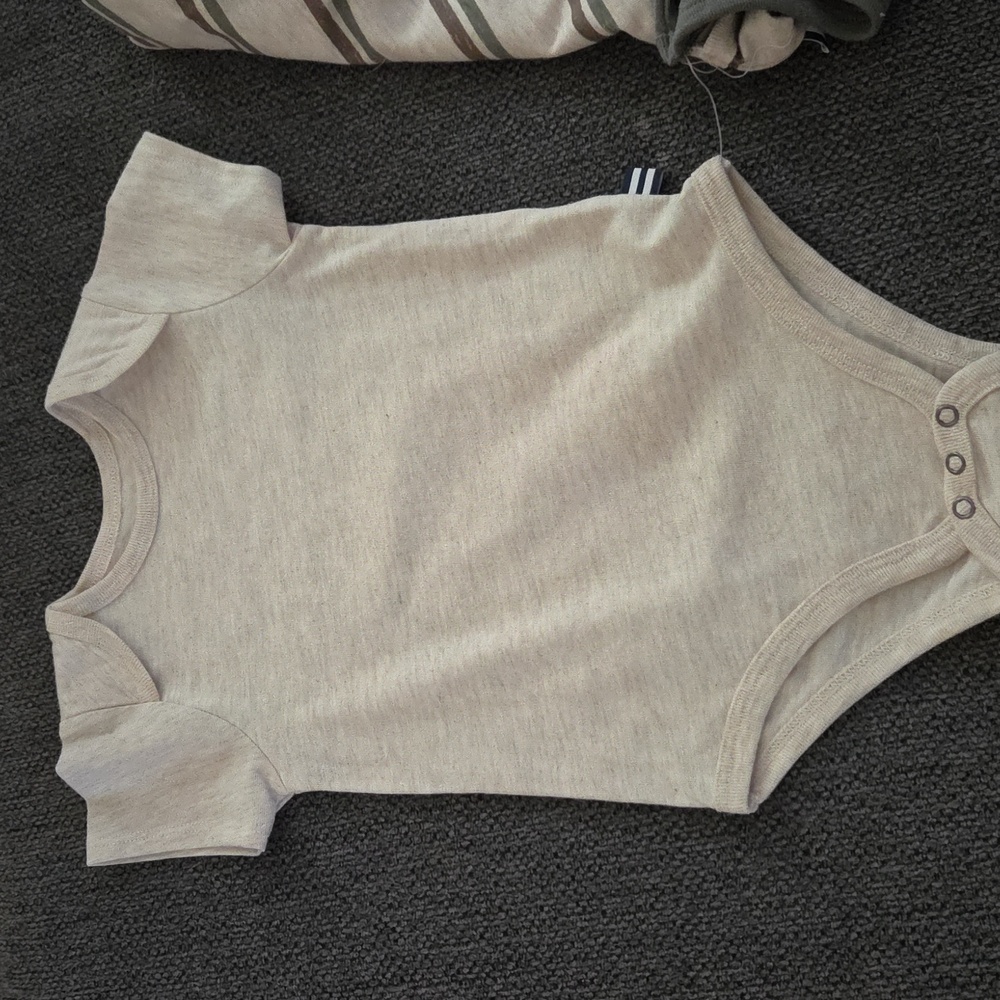 Splendid Onsie Set - Picture 3 of 7